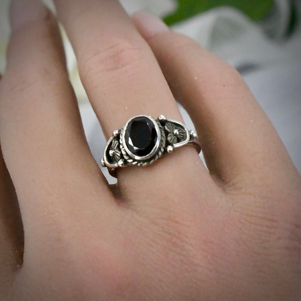 Vintage 925 Sterling Silver Almandine Garnet Ring Floral Ornate Size 5 3g